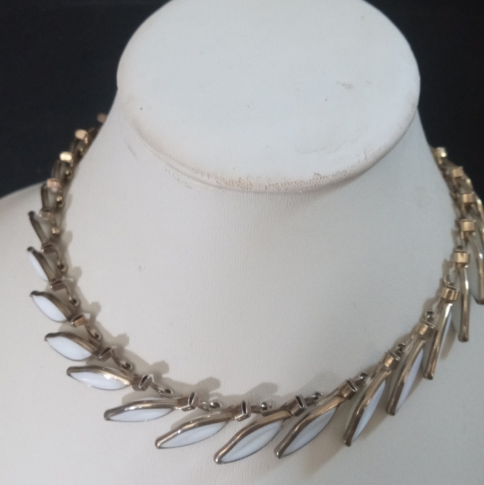Vintage Crown Trifari Poured Glass Leaf Necklace